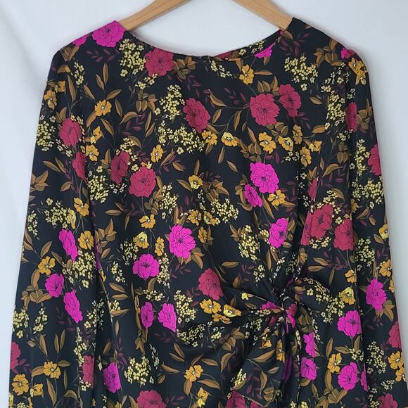 ASTR- Black with floral print- tie front top- size Large - Picture 3 of 9